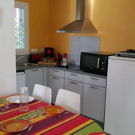 לינה וארוחת בוקר D'hotes Et Al Pati 4*